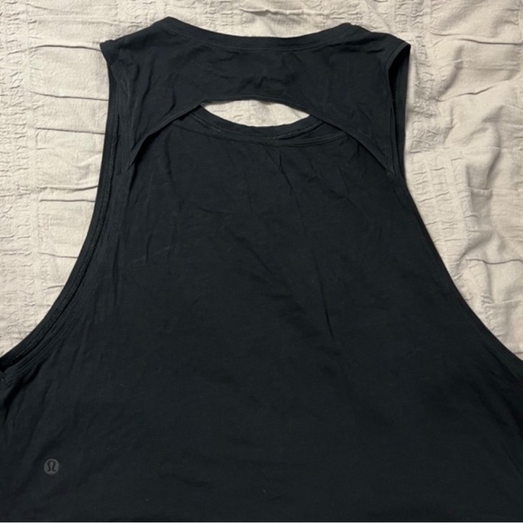 Lululemon Muscle love cropped tank top (cut out in back) - Picture 4 of 5